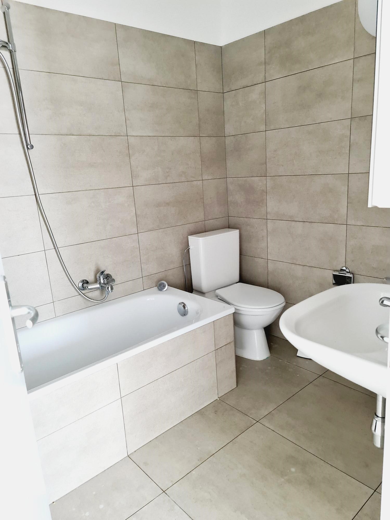 18 Via Odescalchi, 3 Stanze da Letto Stanze da Letto, 4.5 Stanze Stanze,2 BathroomsBathrooms,Appartamento,Affitto,Via Odescalchi,3,1215